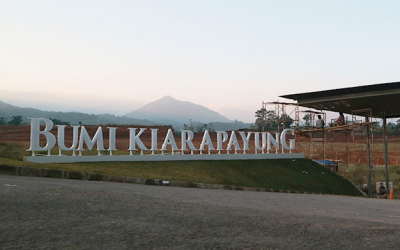 Bumi Kiara Payung, Suguhkan Pemandangan Eksotis Bagi Pecinta Wisata Alam