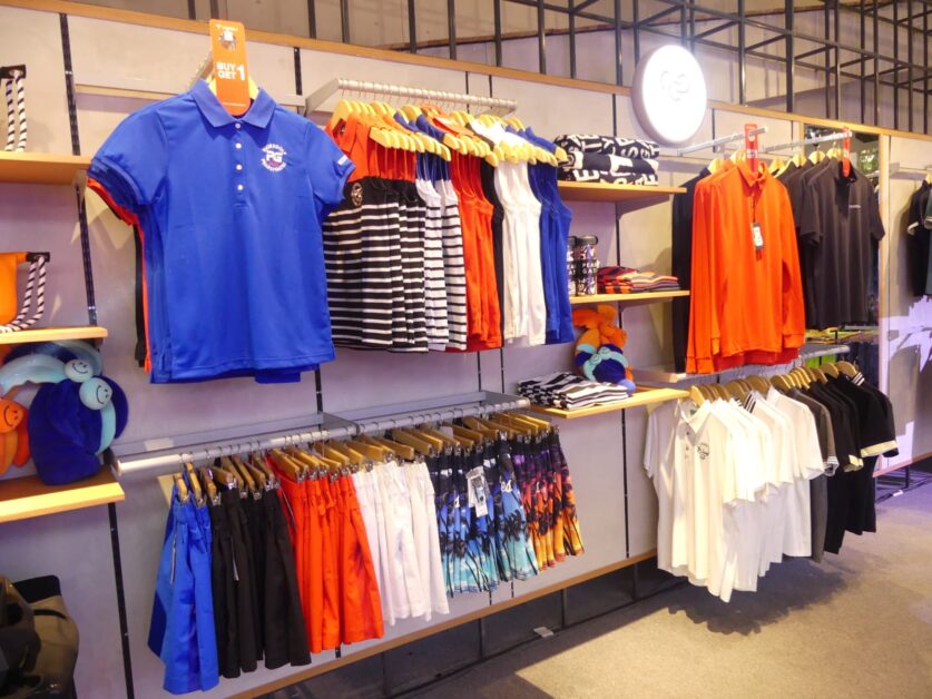 Koleksi baju McKayson