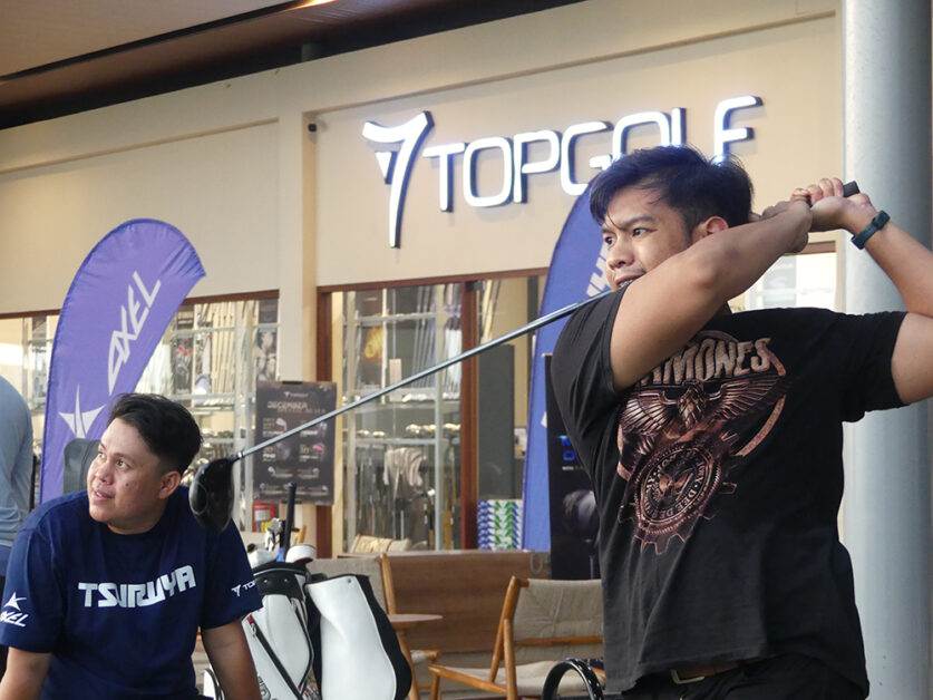 Salah seorang peserta games Longest Drive Tsuruya Axel