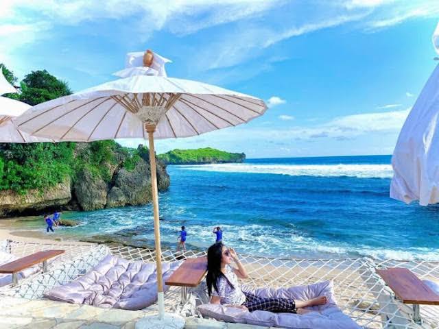 Menikmati Liburan Lebaran di De’ Slili Beach Cafe & Bar, Destinasi Pantai di Gunungkidul