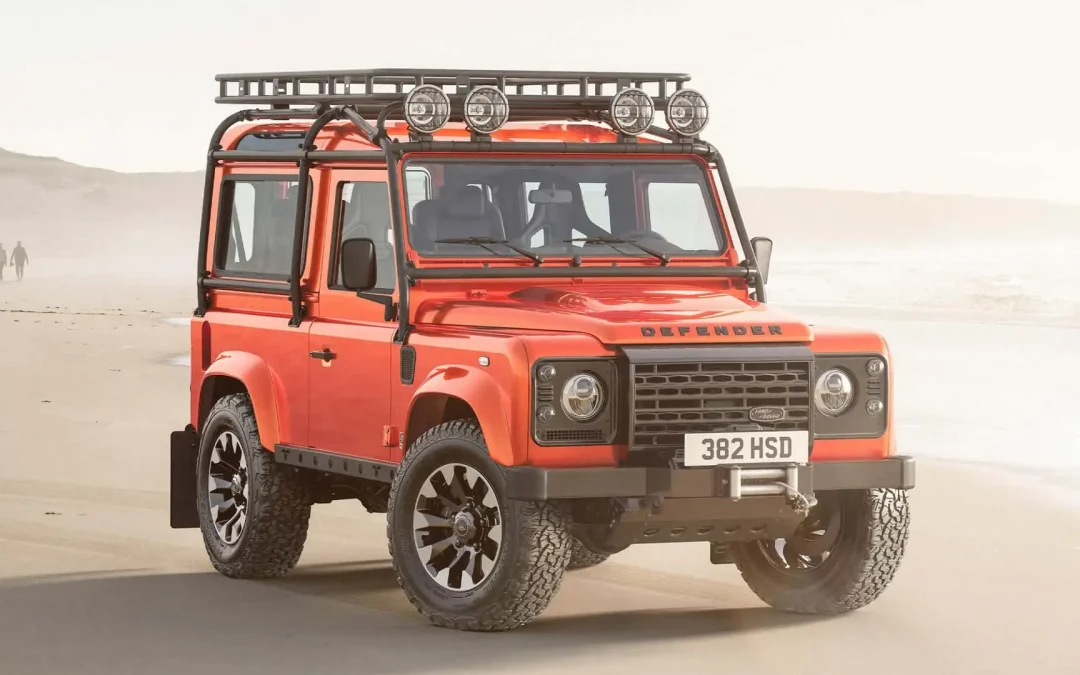 Land Rover Hadirkan Kembali Defender V8 Legendaris, Restorasi Off-Roader Klasik dengan Harga Fantastis