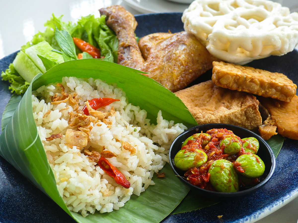 Nasi Liwet Ayam Goreng Gading Raya Golf Club