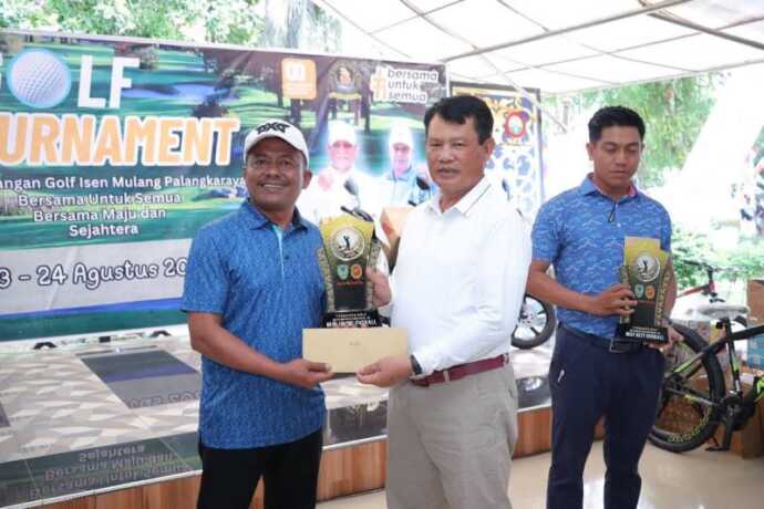 Bupati Seruyan Resmi Tutup Turnamen Golf HUT Seruyan ke-23 dan HUT ke-80 RI