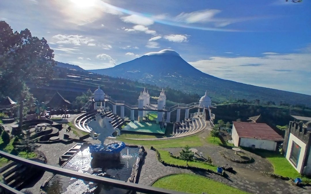 Negeri Kahyangan, Tempat Menyapa Empat Gunung dari Satu Titik